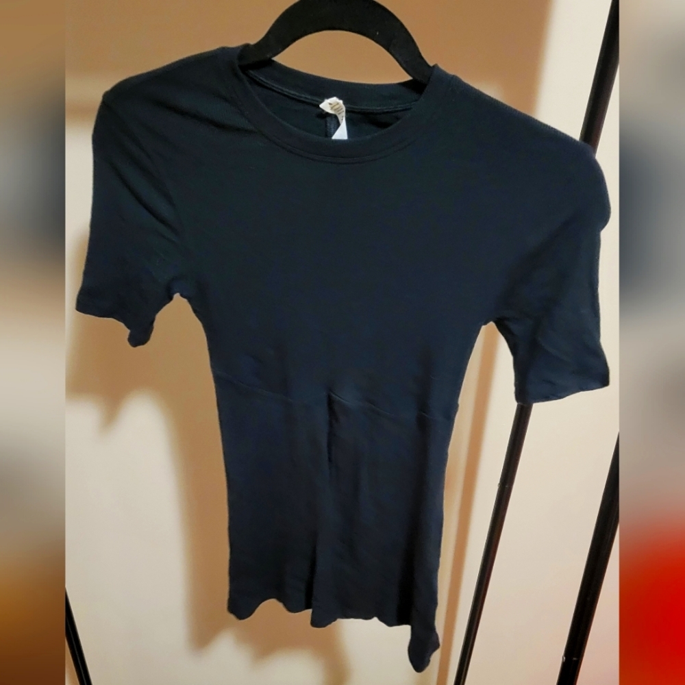 Size 6 Lululemon tee